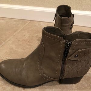 Cute! Ankle boots Unisa